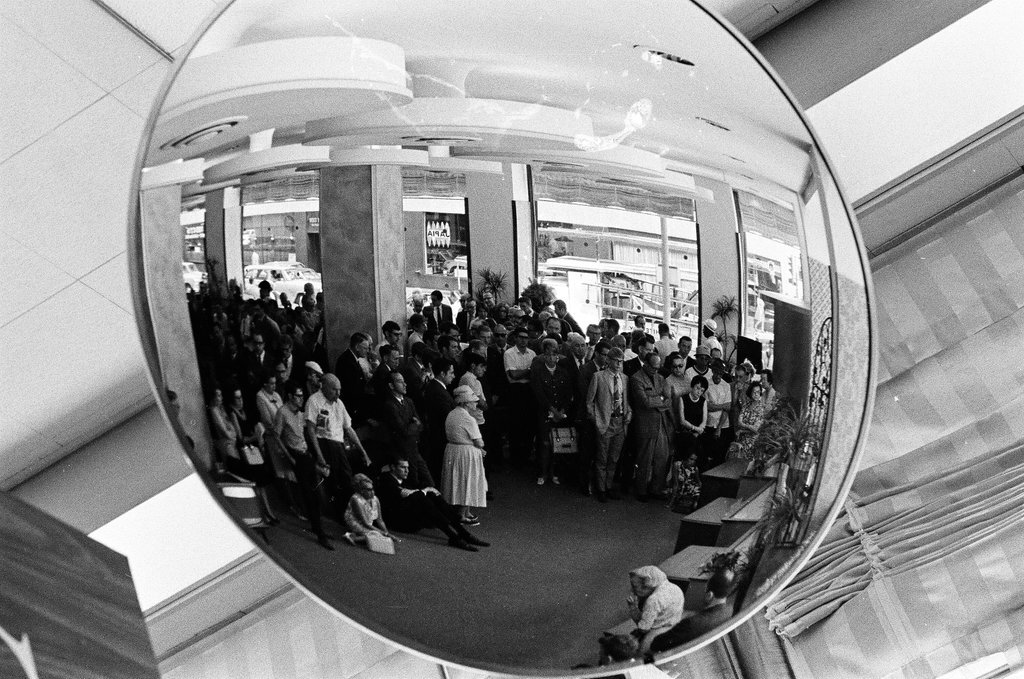 People watch Apollo 11 return from Moon - Chicago Sun-Times