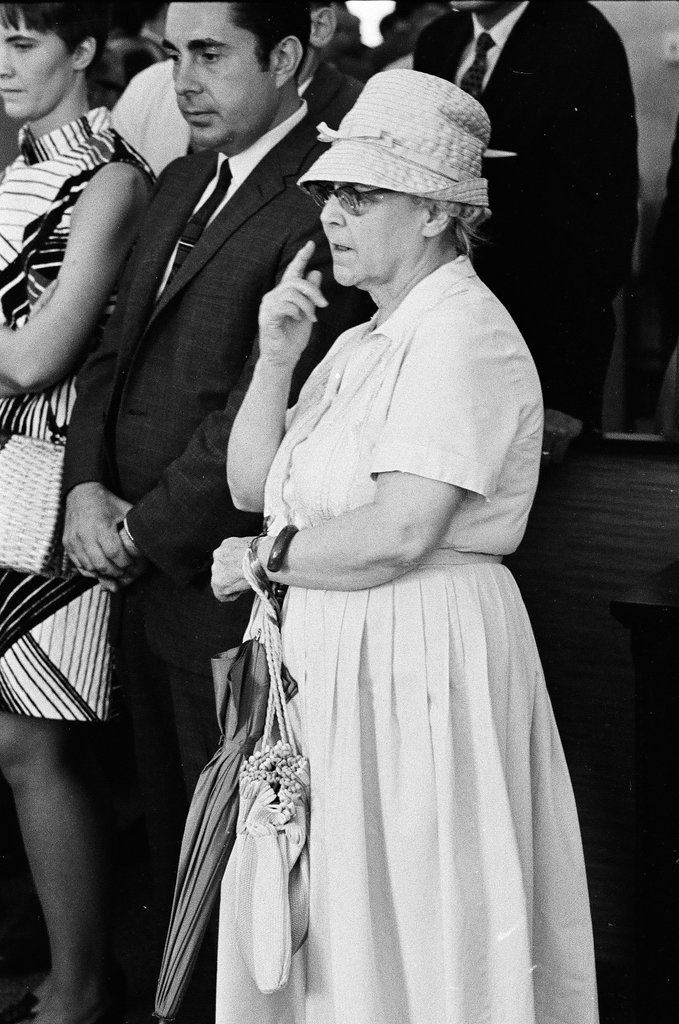 People watch Apollo 11 return from Moon - Chicago Sun-Times