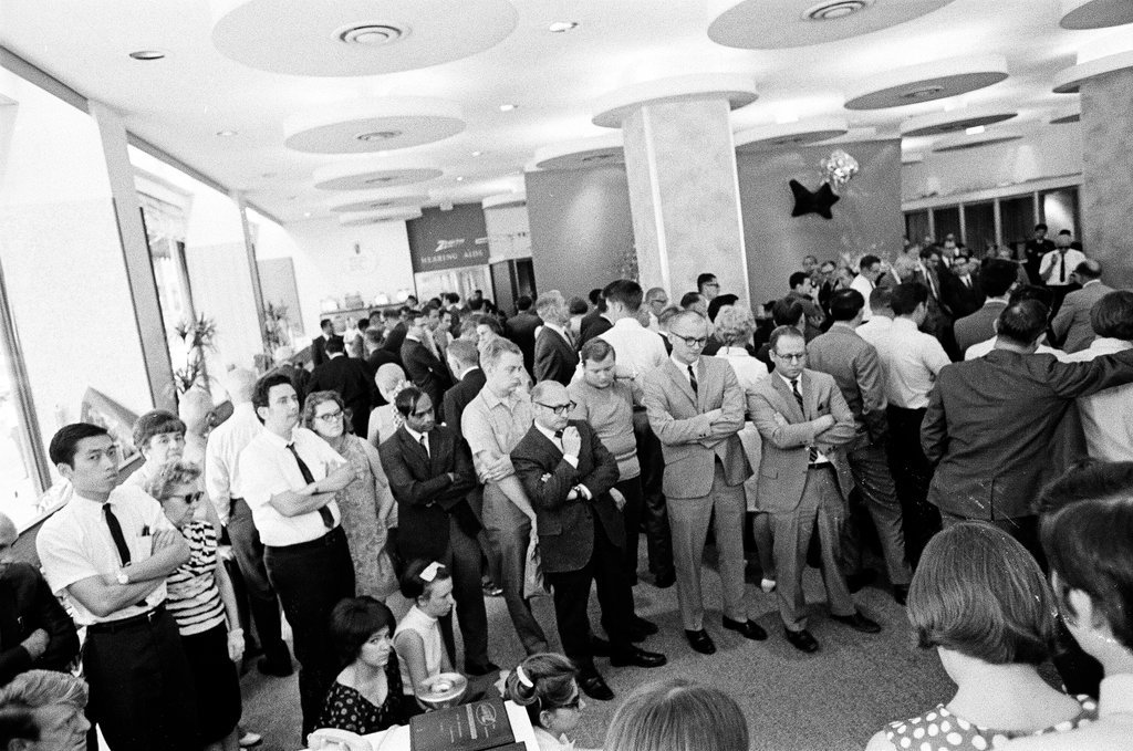 People watch Apollo 11 return from Moon - Chicago Sun-Times