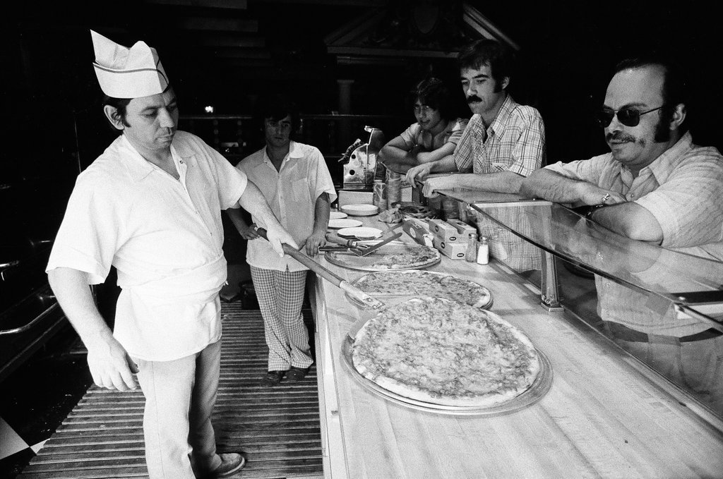 Renaldi's pizzeria - Chicago Sun-Times