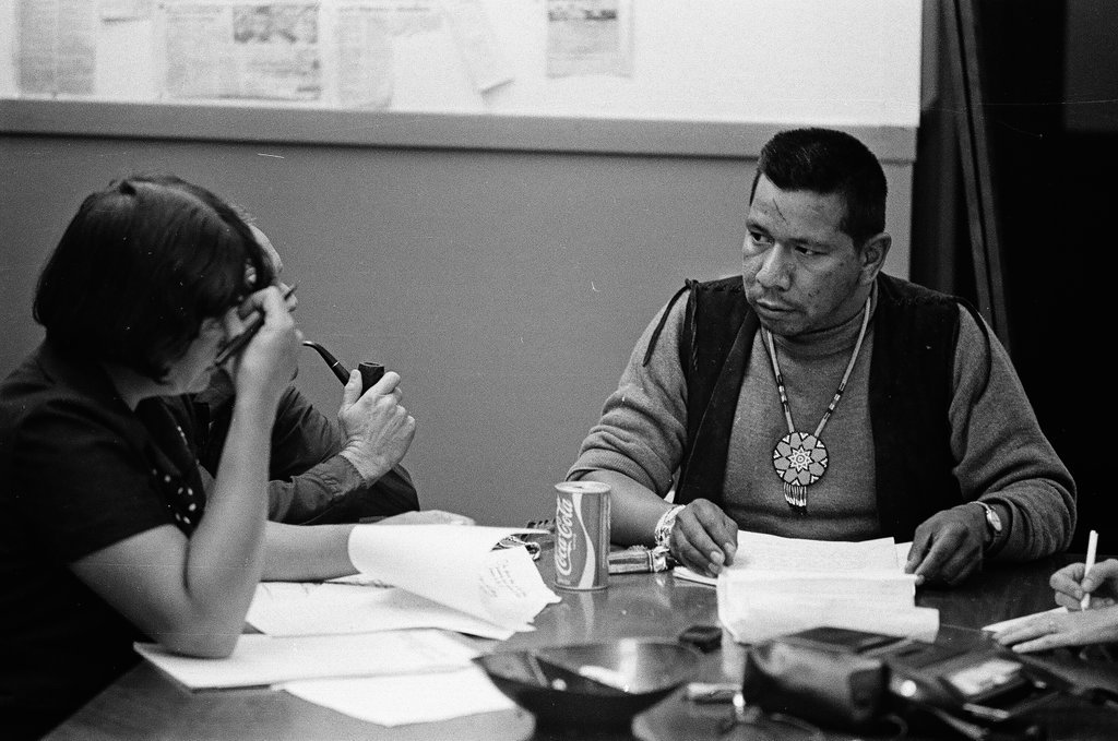 Chicago Indian Village members negotiate with Joanne Maxwell at Nike site - Perry C. Riddle for Chicago Sun-Times