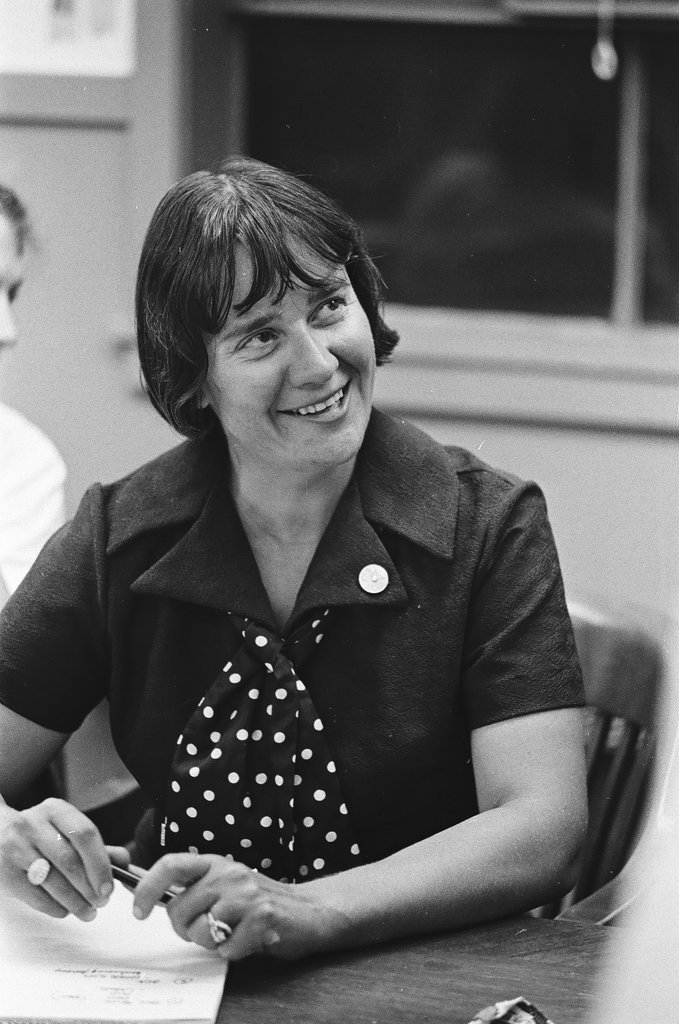 Chicago Indian Village members negotiate with Joanne Maxwell at Nike site - Perry C. Riddle for Chicago Sun-Times