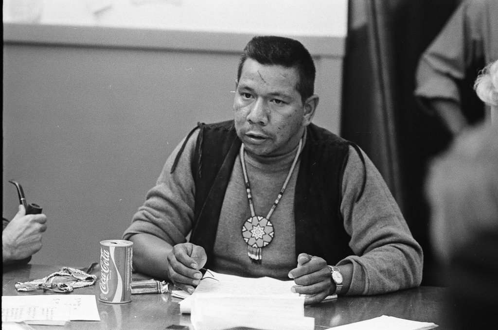 Chicago Indian Village members negotiate with Joanne Maxwell at Nike site - Perry C. Riddle for Chicago Sun-Times
