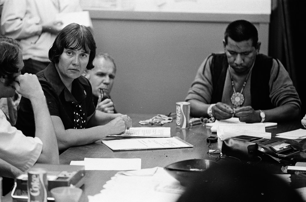 Chicago Indian Village members negotiate with Joanne Maxwell at Nike site - Perry C. Riddle for Chicago Sun-Times