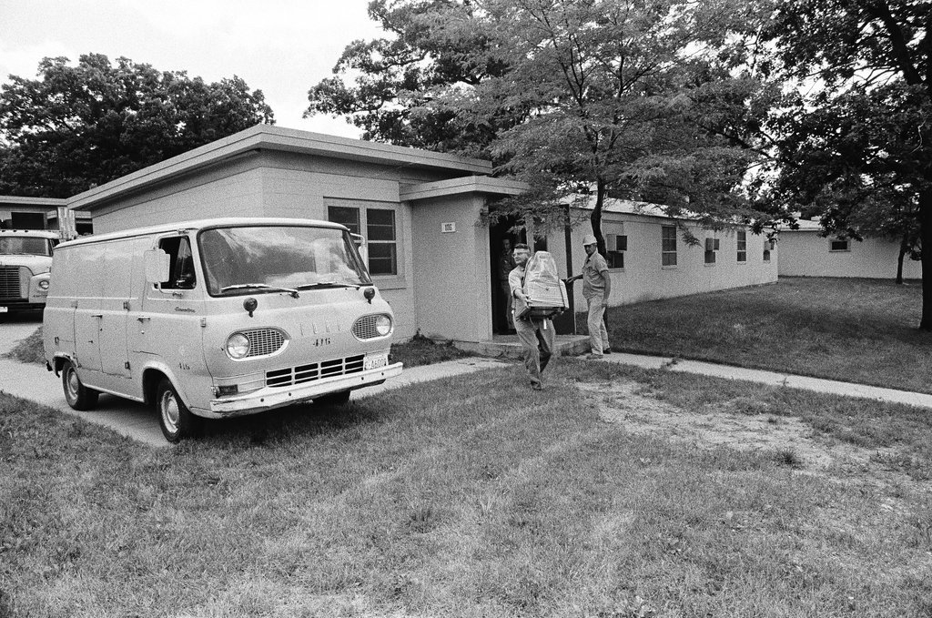 Chicago Indian Village members move to Nike site at Argonne Labs - Gene Pesek for Chicago Sun-Times