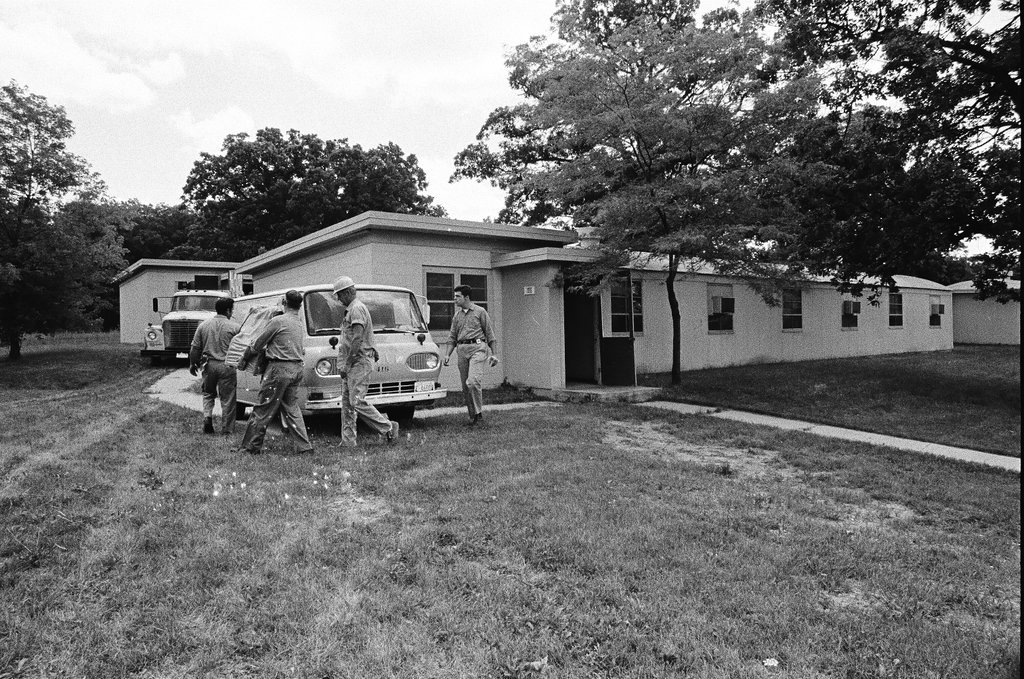 Chicago Indian Village members move to Nike site at Argonne Labs - Gene Pesek for Chicago Sun-Times