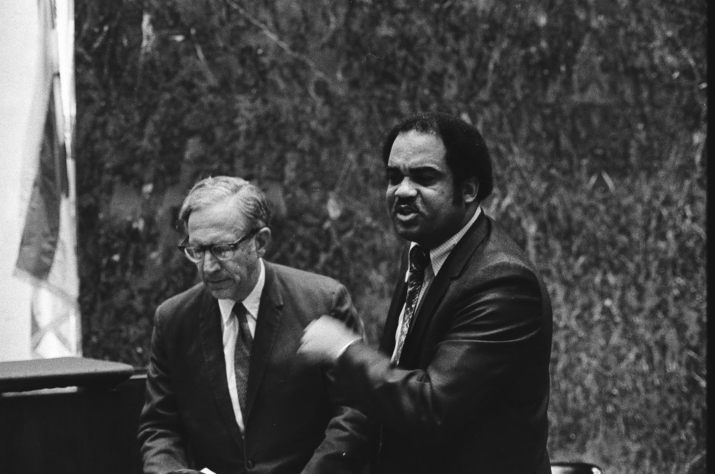 Aldermen arguing in City Council chambers - Joe Kordick for Chicago Sun-Times