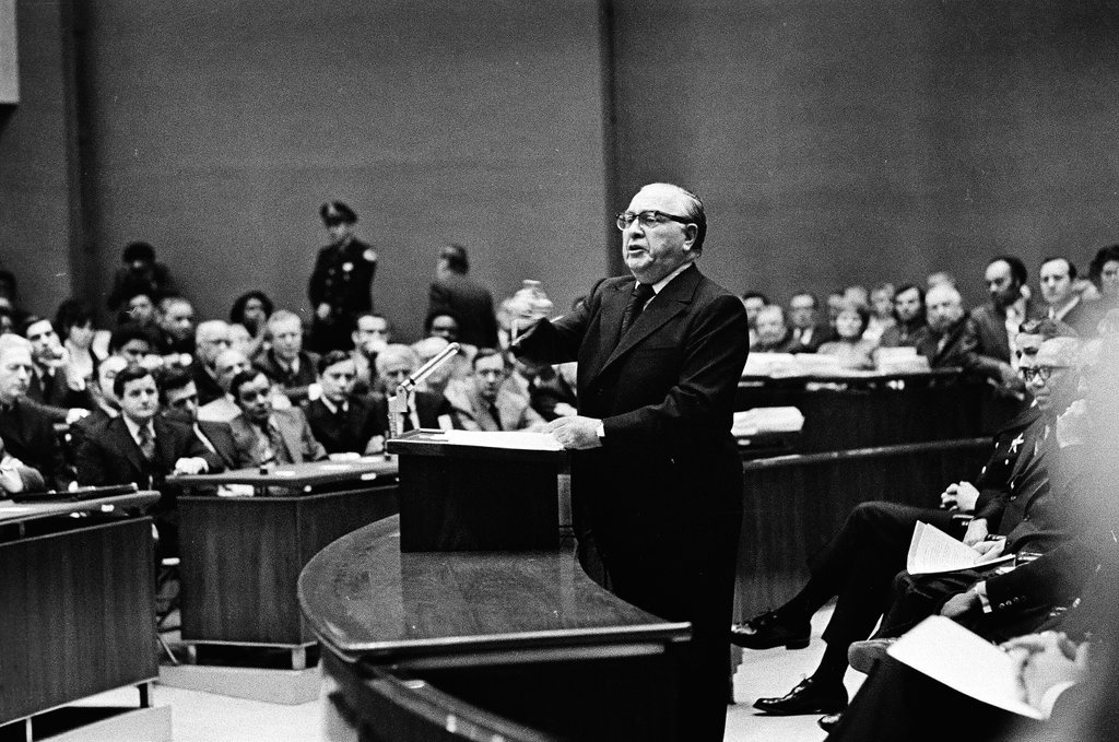 Police meeting at City Council - Henry Herr Gill for Chicago Sun-Times