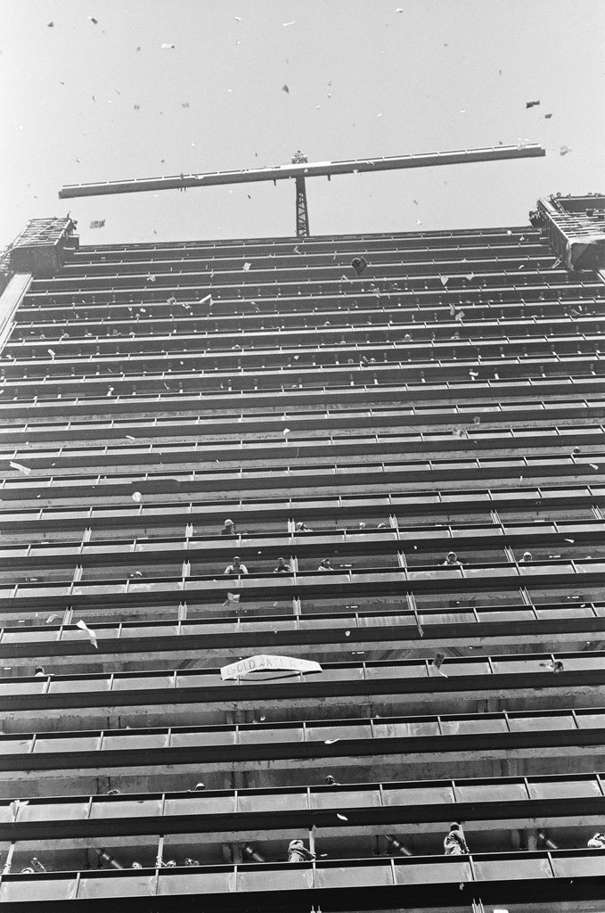 Civic Center topping out ceremony - Bob Kotalik for Chicago Sun-Times
