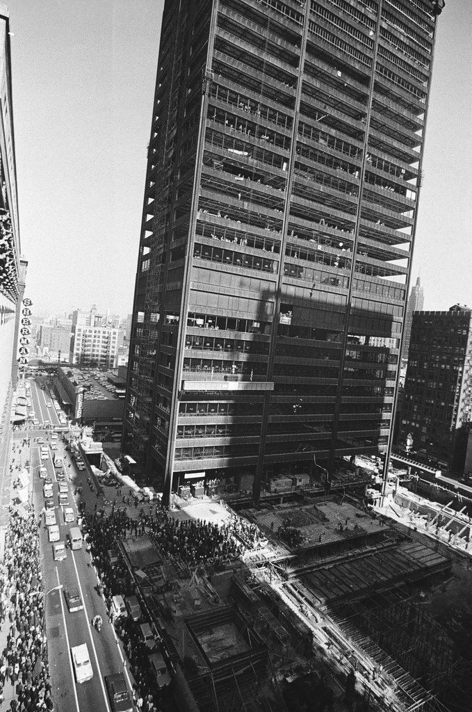 Civic Center topping out ceremony - Howard Lyon for Chicago Sun-Times