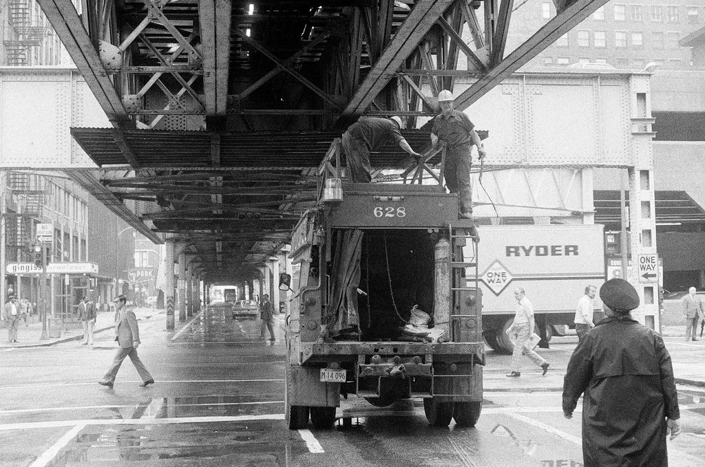 Workmen repair elevated tracks - Charles Krejcsi for Chicago Sun-Times