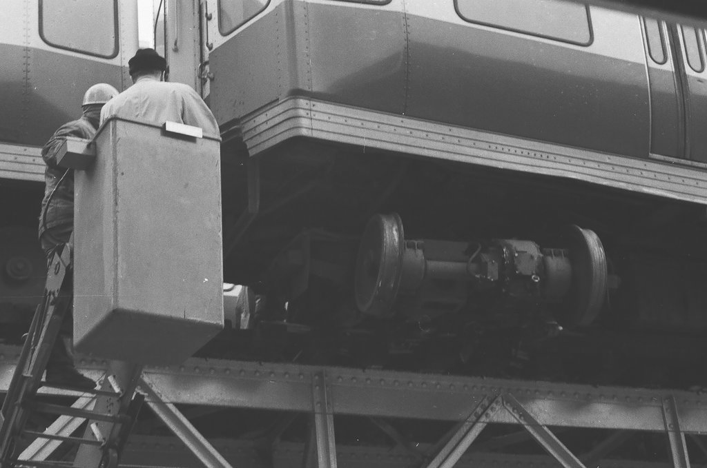 Elevated train derailment in the Loop - Larry Graff for Chicago Sun-Times