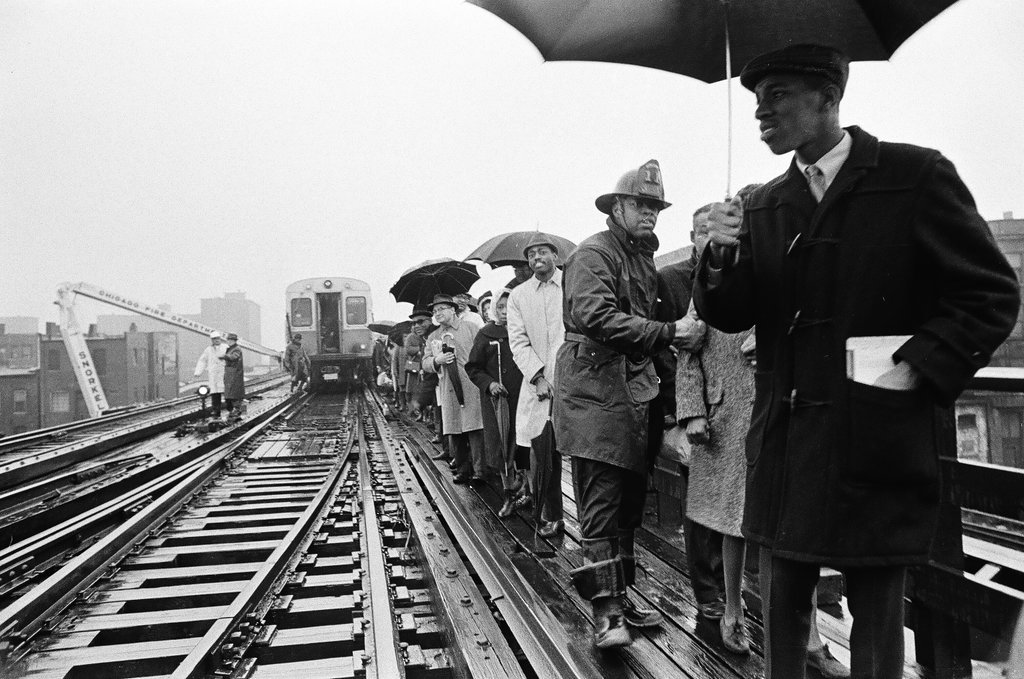 Elevated train derailment - John Tweedle for Chicago Sun-Times