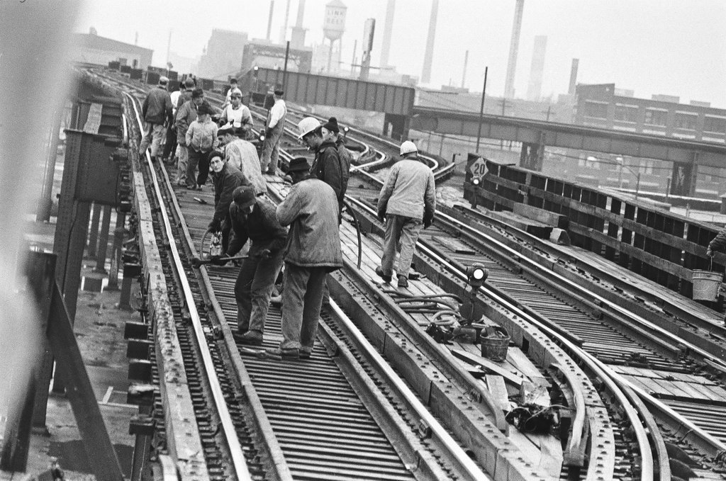 Elevated train track repair - Jack Lenahan for Chicago Sun-Times