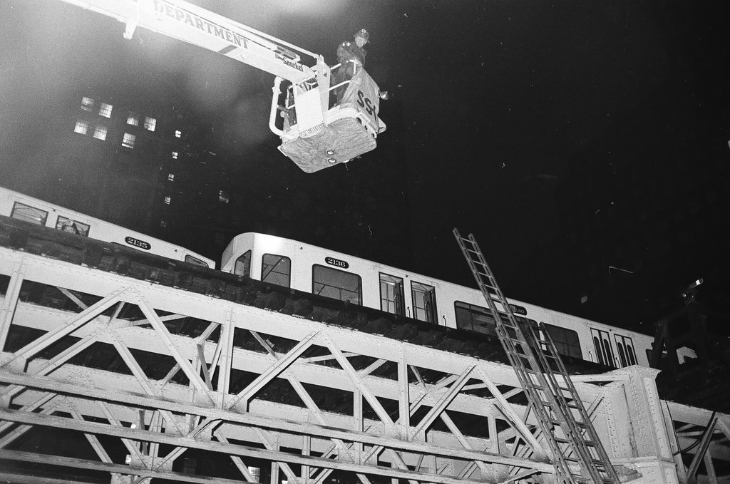 Passengers taken off of elevated train after derailment - Larry Nocerino for Chicago Sun-Times