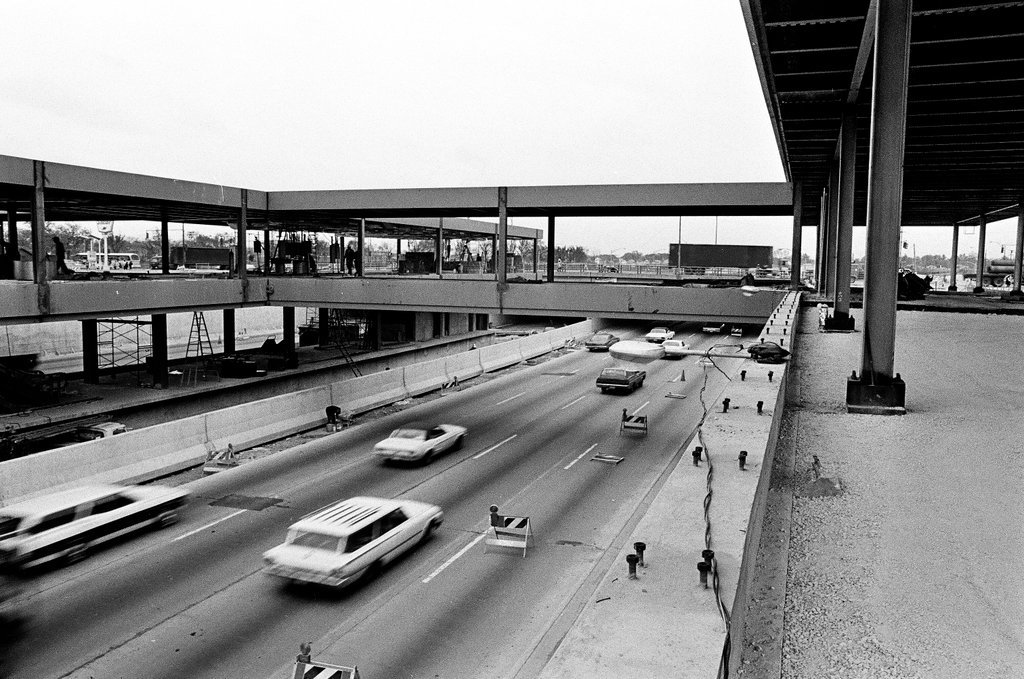 Construction of 95th and Dan Ryan station - Gary Settle for Chicago Sun-Times