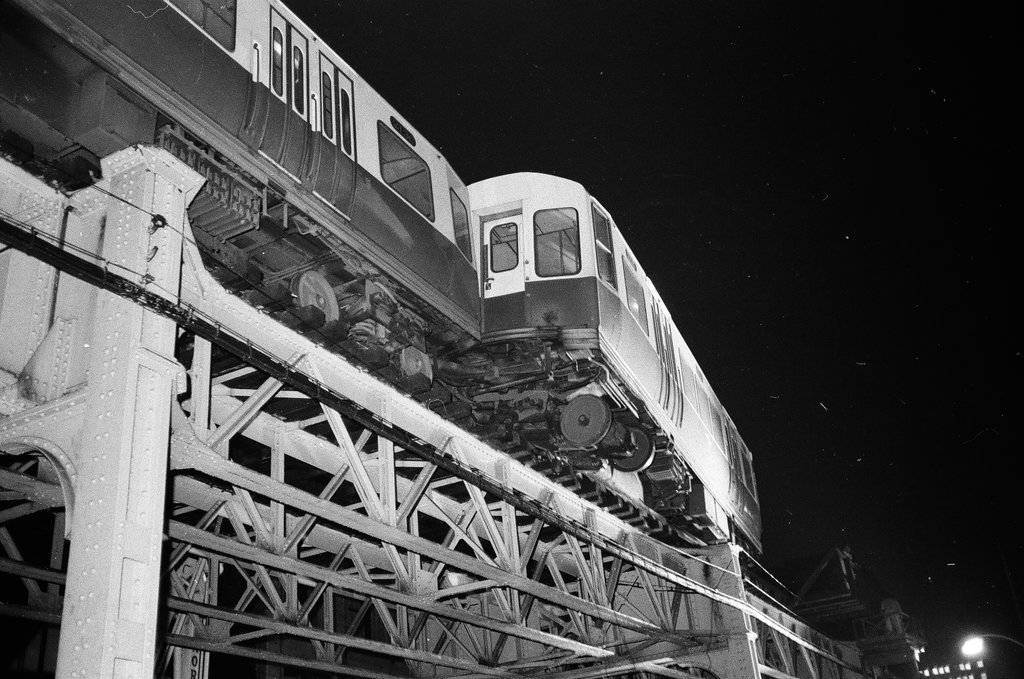 Passengers taken off of elevated train after derailment - Larry Nocerino for Chicago Sun-Times