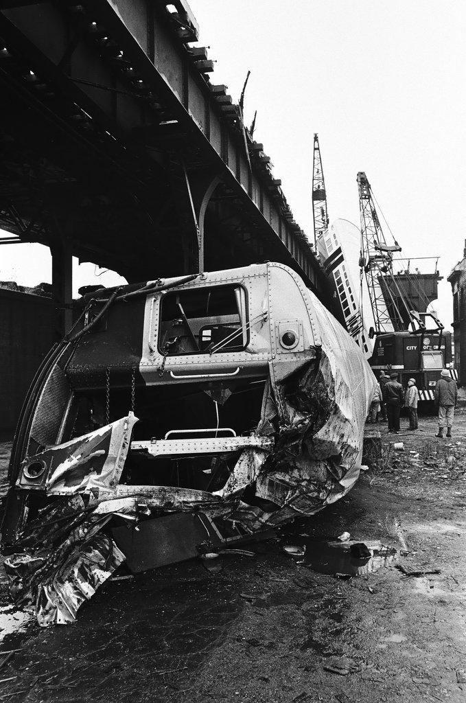 Elevated train derailment - Bob Langer for Chicago Sun-Times