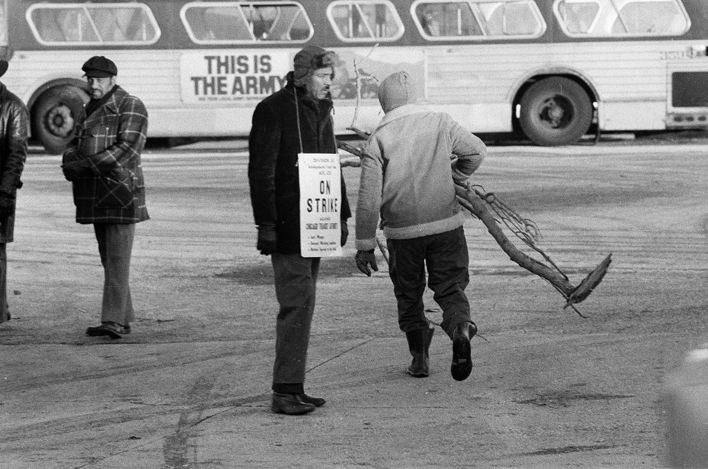 CTA workers on strike - Randy B. Leffingwell for Chicago Sun-Times