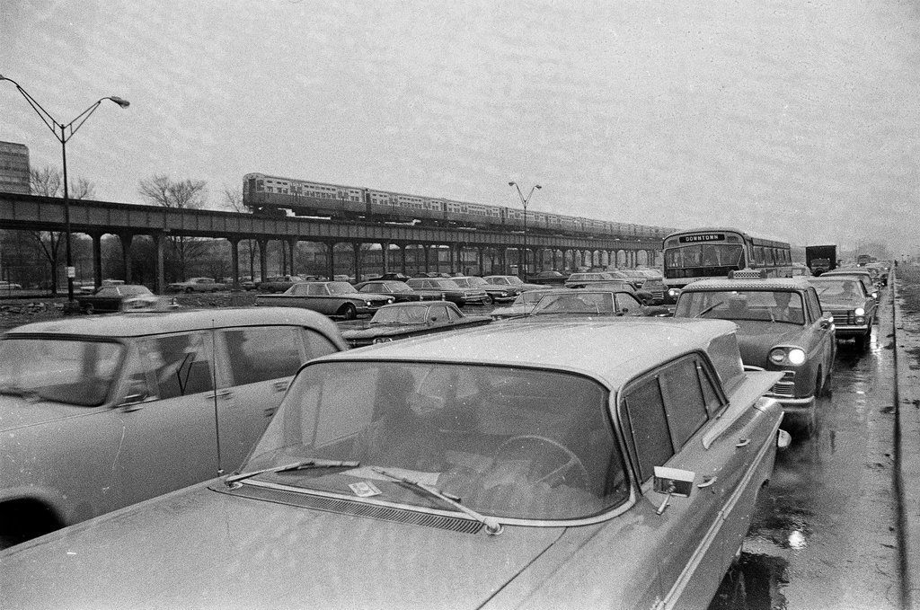 Elevated train derailment - John Tweedle for Chicago Sun-Times
