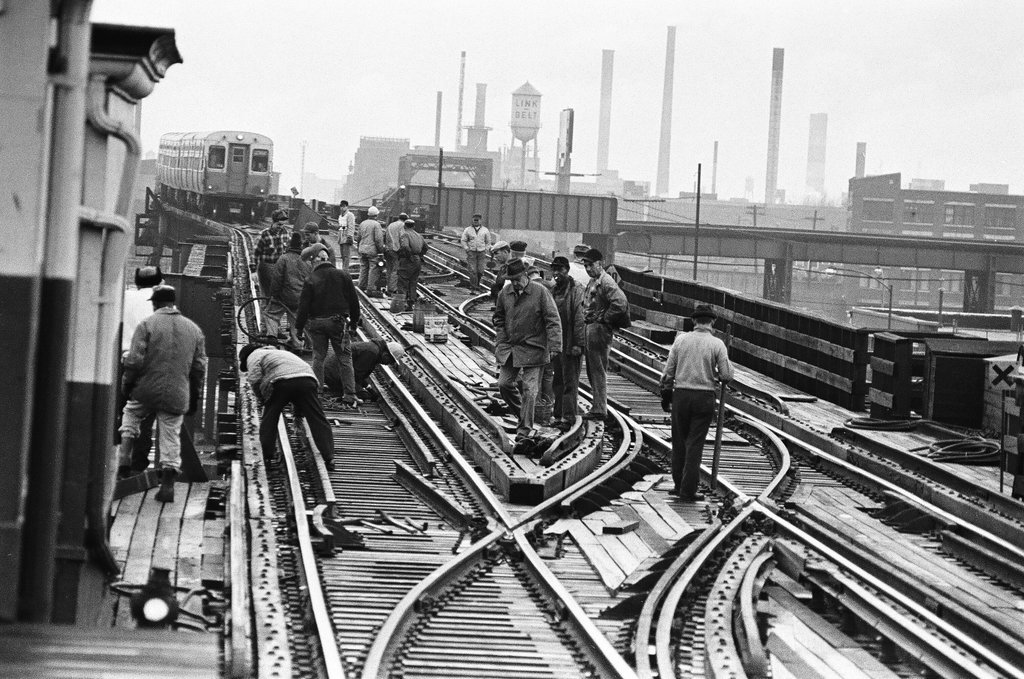 Elevated train track repair - Jack Lenahan for Chicago Sun-Times