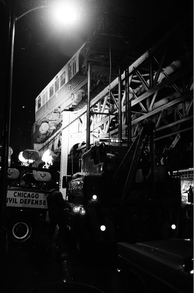 Passengers taken off of elevated train after derailment - Larry Nocerino for Chicago Sun-Times