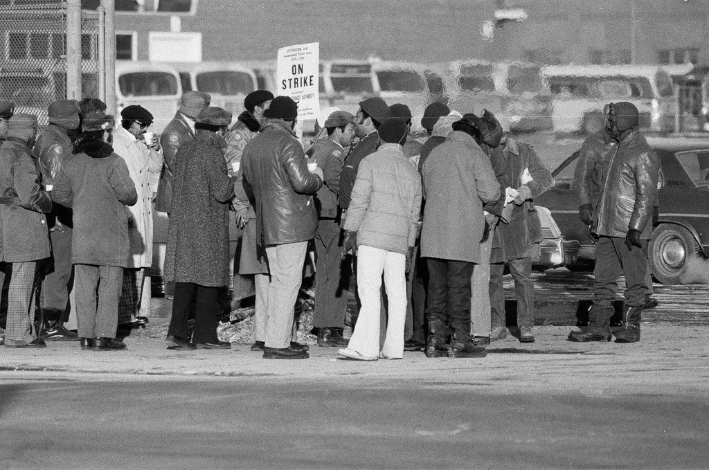 CTA workers on strike - Randy B. Leffingwell for Chicago Sun-Times