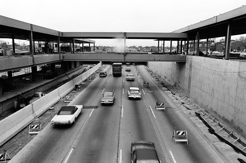 Construction of 95th and Dan Ryan station - Gary Settle for Chicago Sun-Times