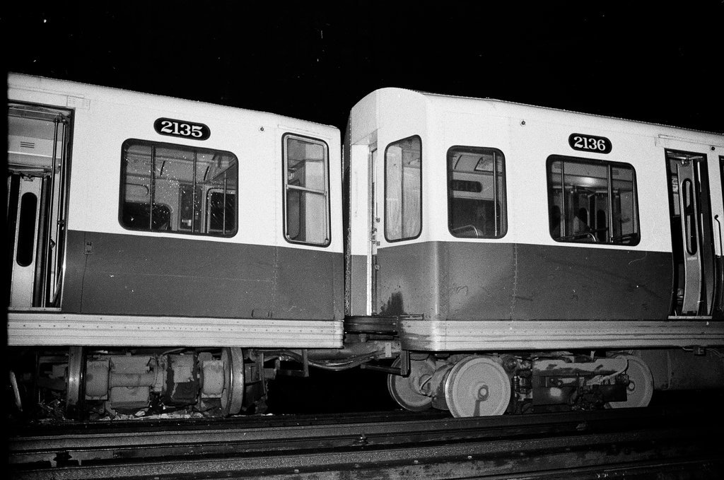 Passengers taken off of elevated train after derailment - Larry Nocerino for Chicago Sun-Times