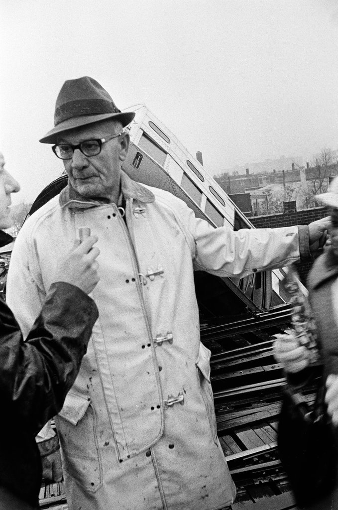 Elevated train derailment - John Tweedle for Chicago Sun-Times