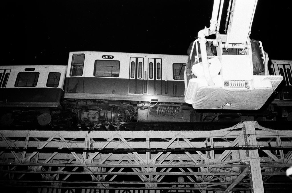 Passengers taken off of elevated train after derailment - Larry Nocerino for Chicago Sun-Times