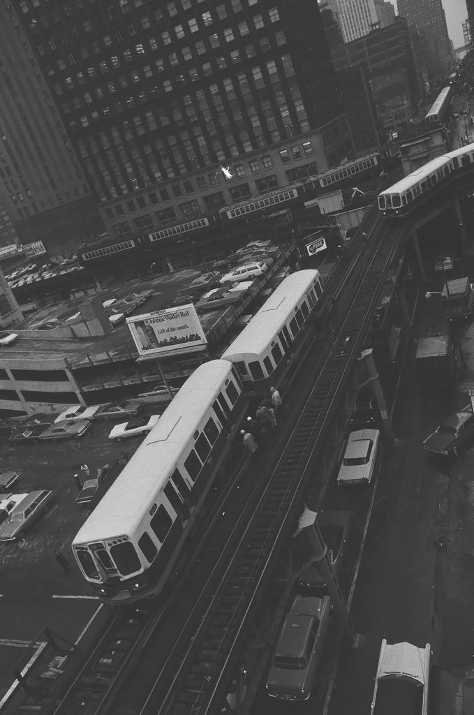 Elevated train derailment in the Loop - Larry Graff for Chicago Sun-Times
