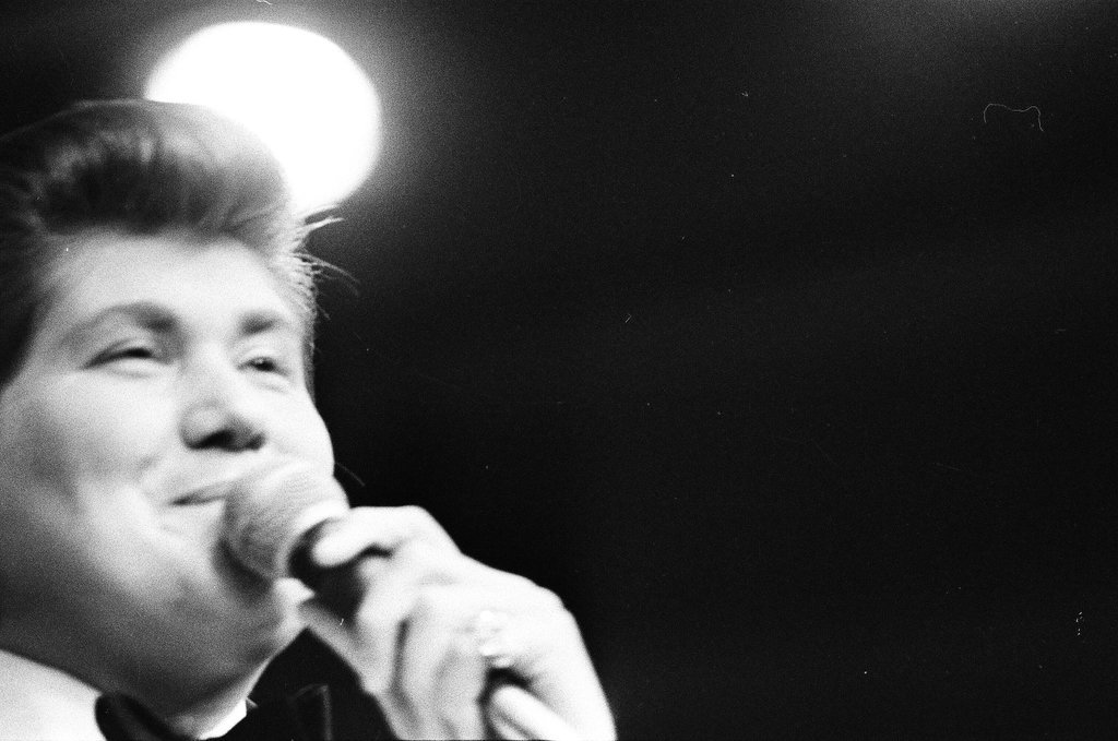 Wayne Newton performs at Mill Run Theater - John H. White for Chicago Sun-Times