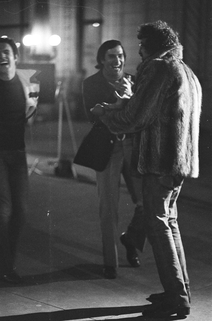 Candice Bergen on movie set by Wrigley Building - Perry C. Riddle for Chicago Sun-Times