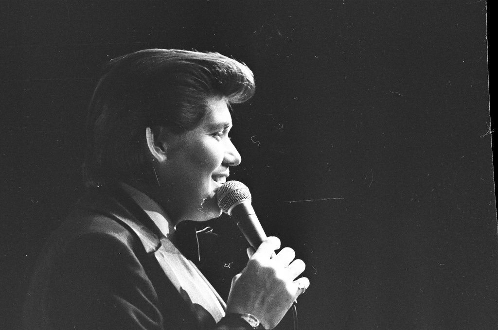 Wayne Newton performs at Mill Run Theater - John H. White for Chicago Sun-Times