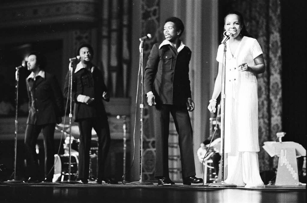 Gladys Knight and the Pips perform at Medinah Temple - Bob (Robert) Black for Chicago Sun-Times