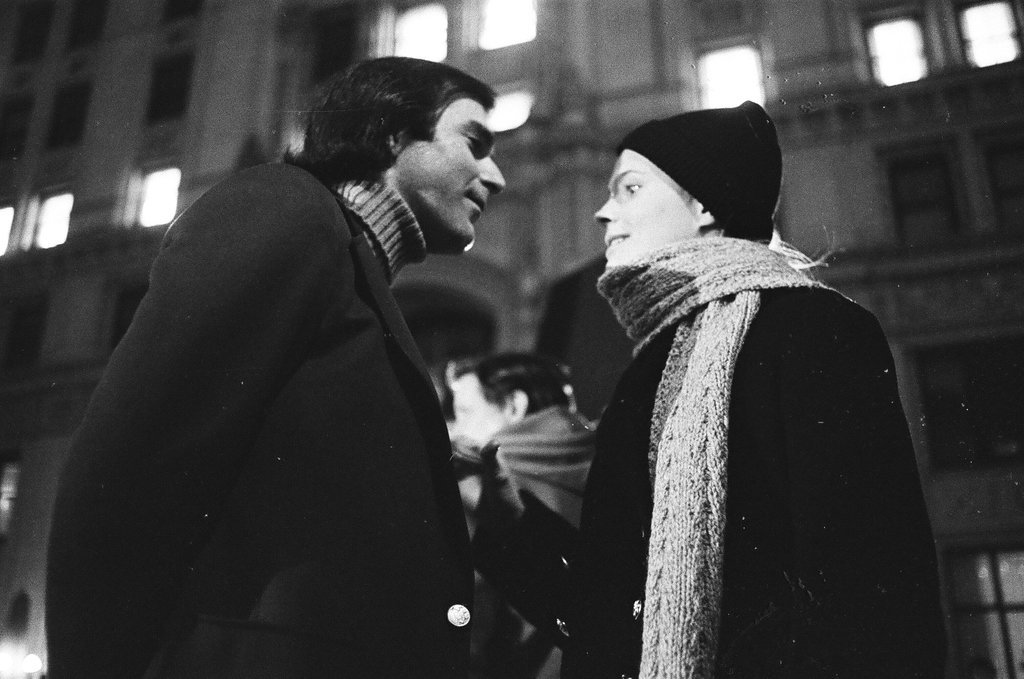 Candice Bergen on movie set by Wrigley Building - Perry C. Riddle for Chicago Sun-Times