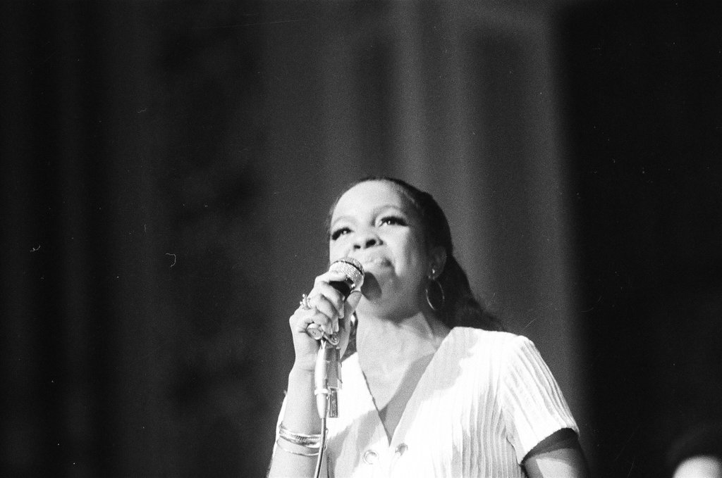 Gladys Knight and the Pips perform at Medinah Temple - Bob (Robert) Black for Chicago Sun-Times