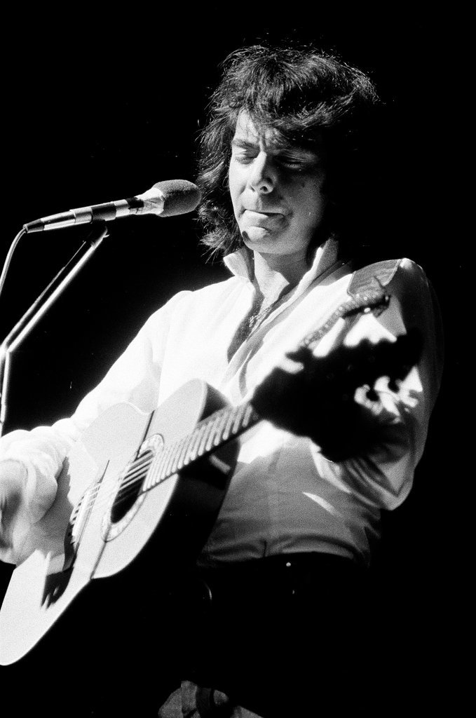 Neil Diamond performs at Auditorium Theatre - Bob (Robert) Black for Chicago Sun-Times