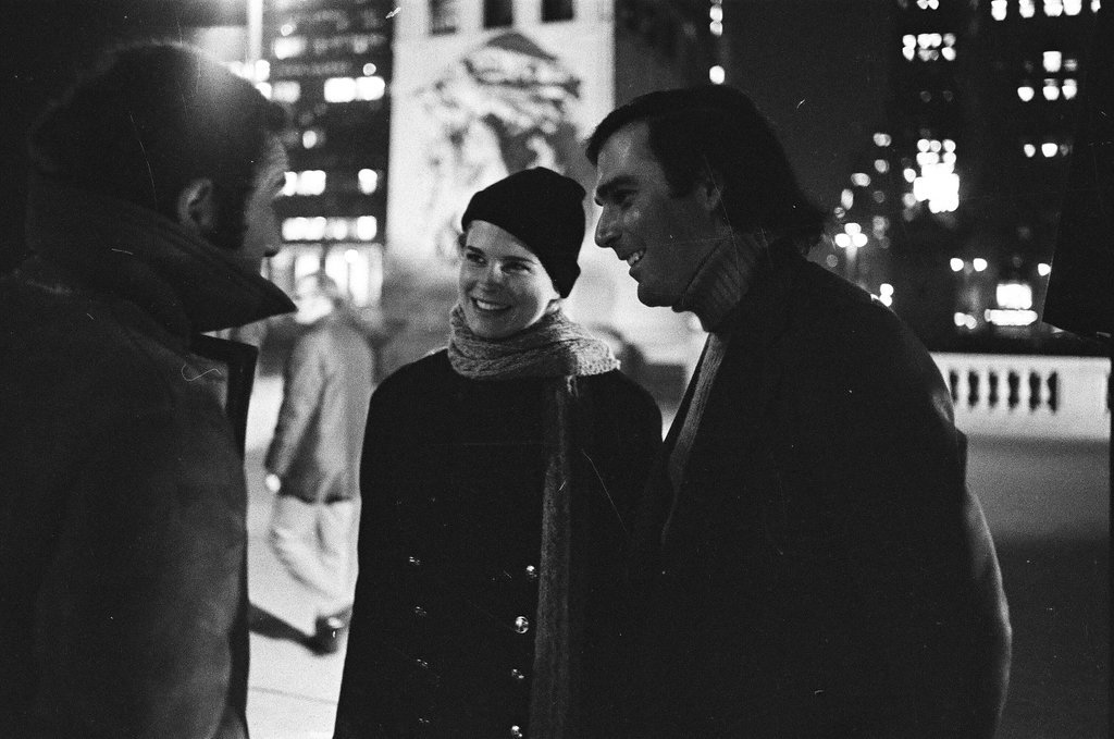 Candice Bergen on movie set by Wrigley Building - Perry C. Riddle for Chicago Sun-Times