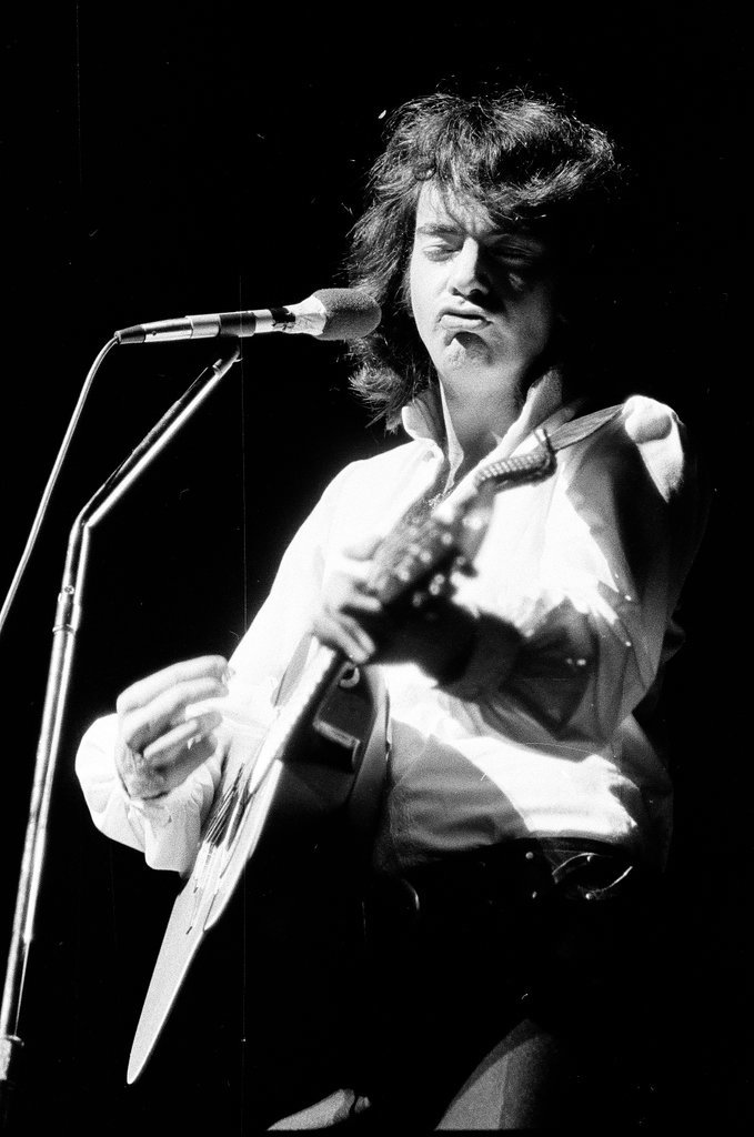 Neil Diamond performs at Auditorium Theatre - Bob (Robert) Black for Chicago Sun-Times
