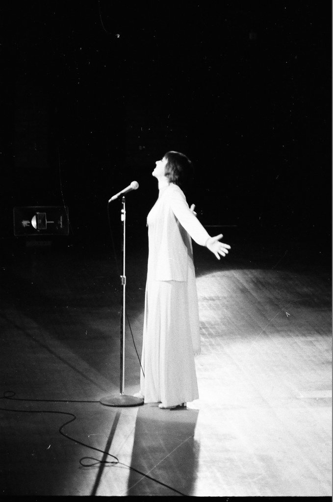 Liza Minnelli performs at Arie Crown Theater - Chicago Sun-Times
