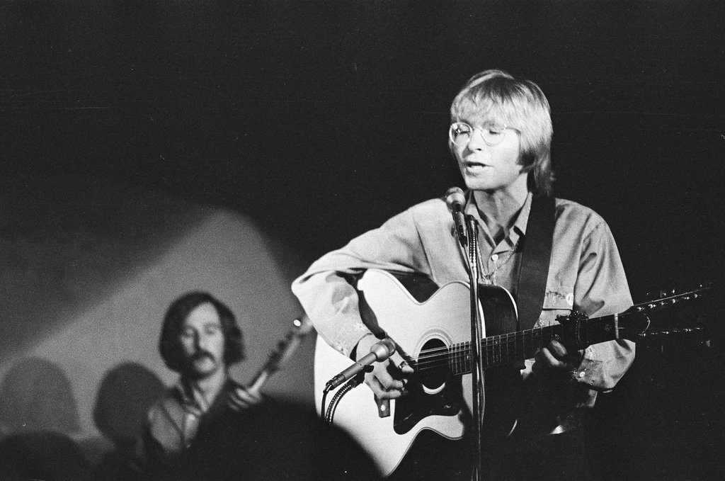 John Denver performs at Quiet Knight Club - Edmund Jarecki for Chicago Sun-Times