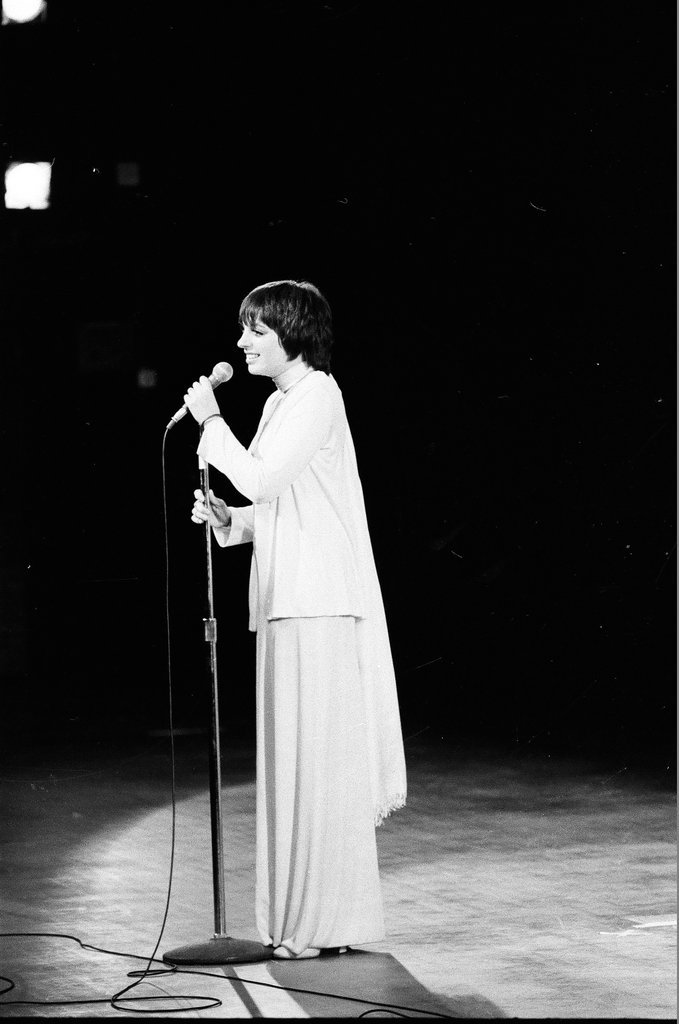 Liza Minnelli performs at Arie Crown Theater - Chicago Sun-Times
