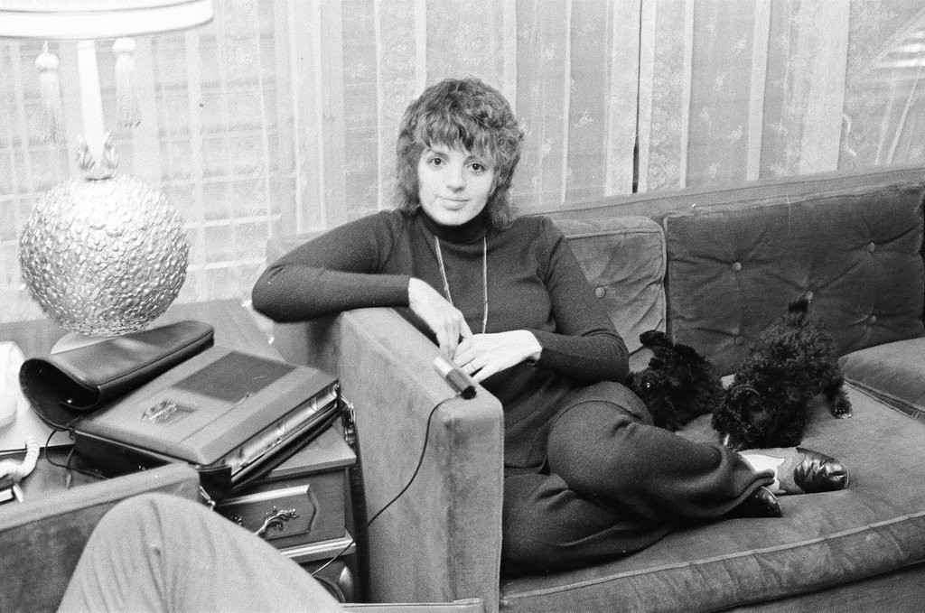 Liza Minnelli sitting on a couch - Chicago Sun-Times