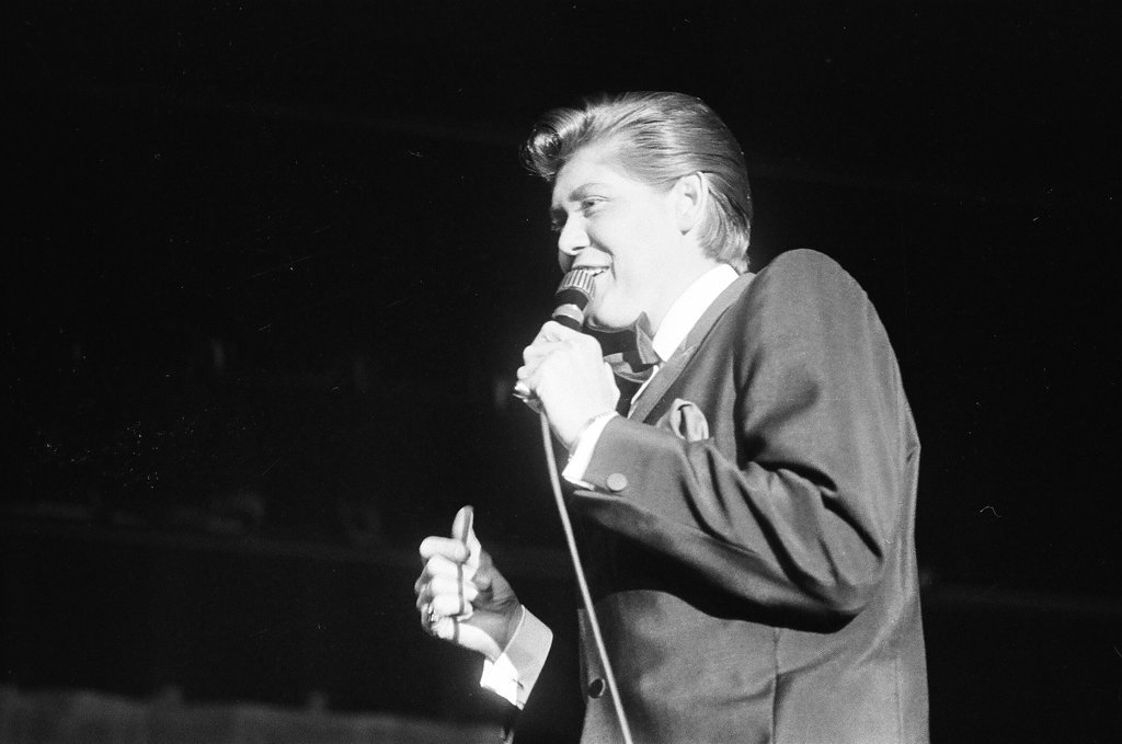 Wayne Newton performs at College Inn - Charles Krejcsi for Chicago Sun-Times