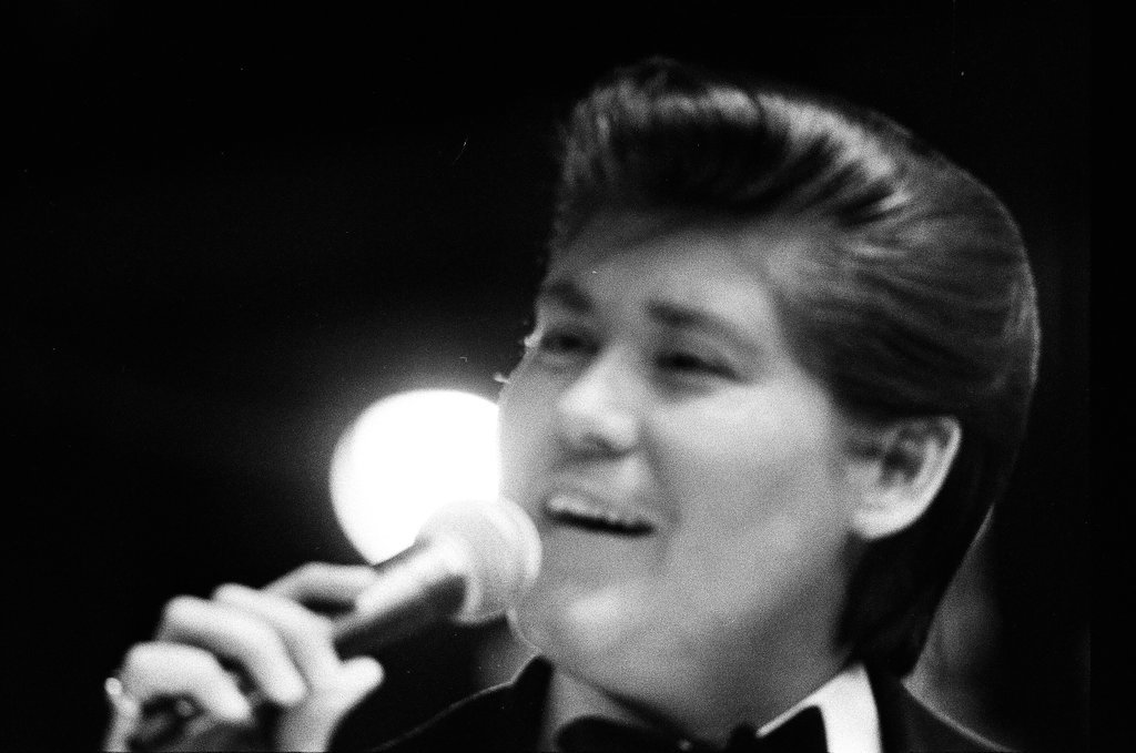 Wayne Newton performs at Mill Run Theater - John H. White for Chicago Sun-Times