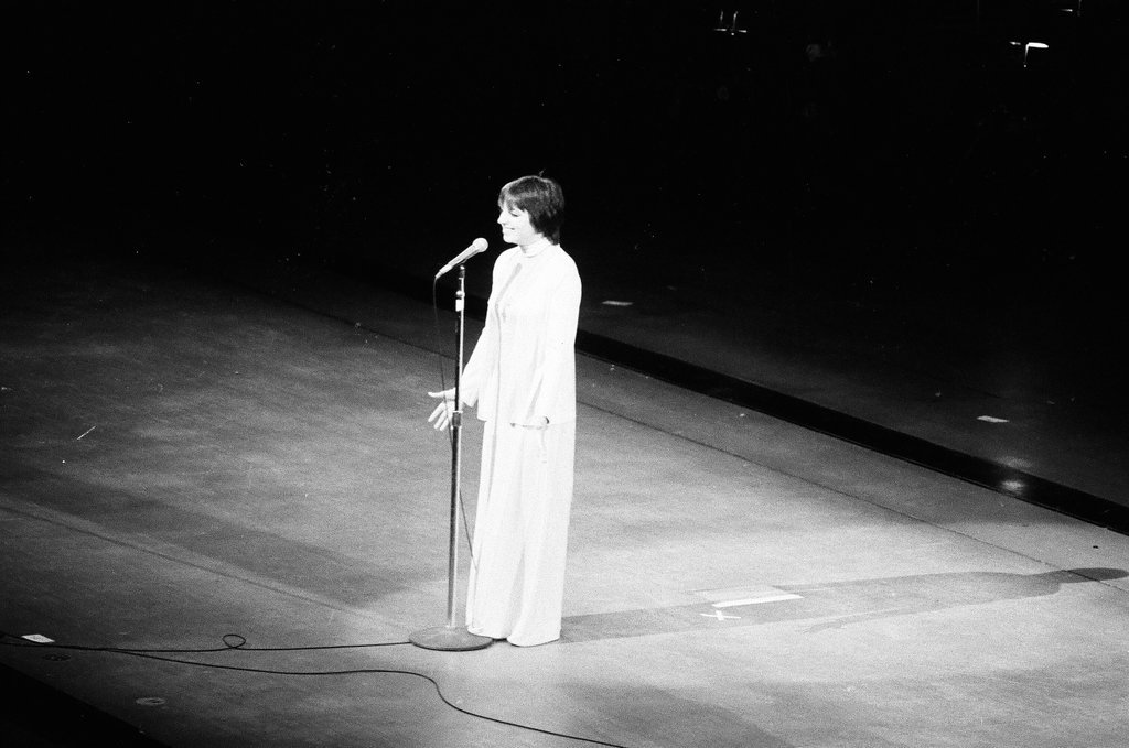 Liza Minnelli performs at Arie Crown Theater - Chicago Sun-Times