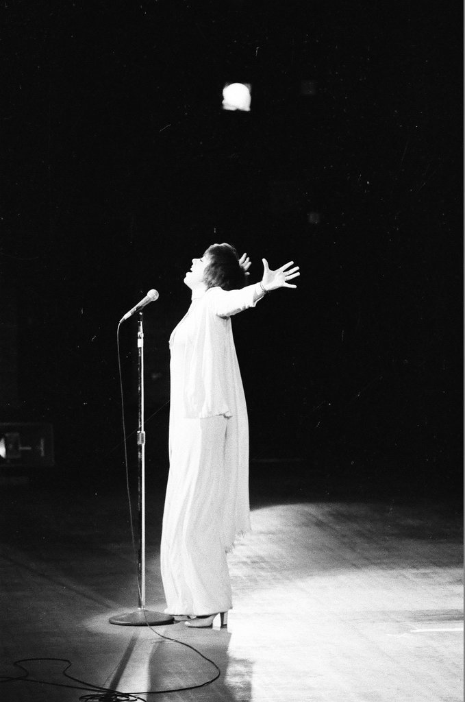 Liza Minnelli performs at Arie Crown Theater - Chicago Sun-Times