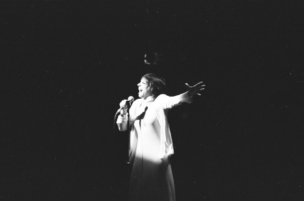 Liza Minnelli performs at Arie Crown Theater - Chicago Sun-Times